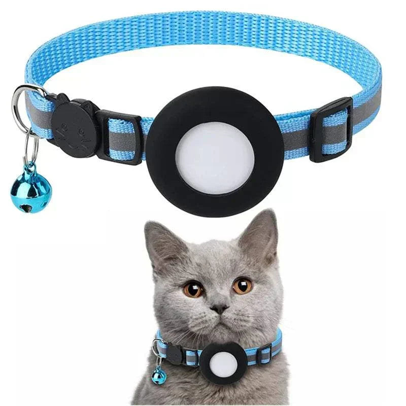 Lightweight and durable AirTag case collar for pets, featuring a secure holder for easy pet tracking.